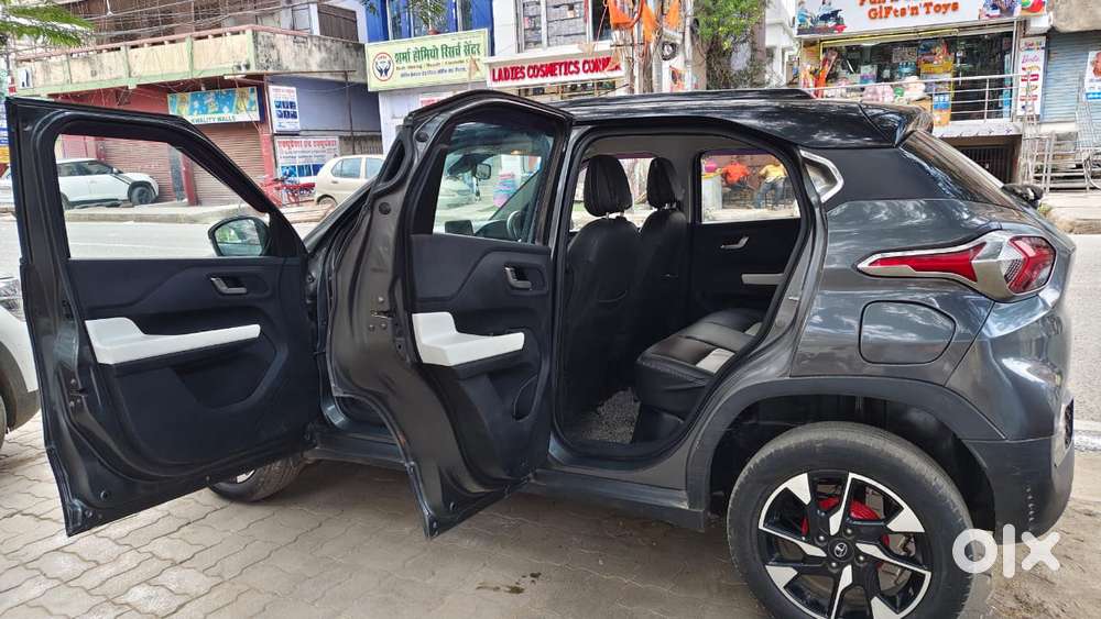 Tata Punch 1.2 Revotron Creative Amt Dual Tone, 2022, Petrol