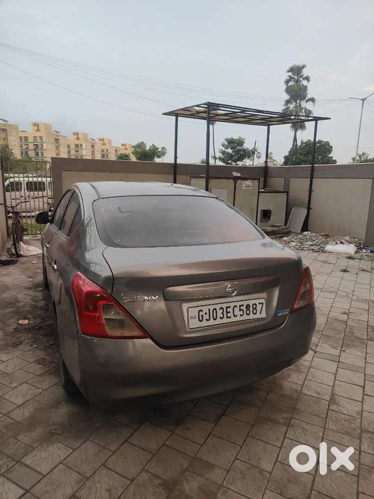 Nissan Sunny 2012
