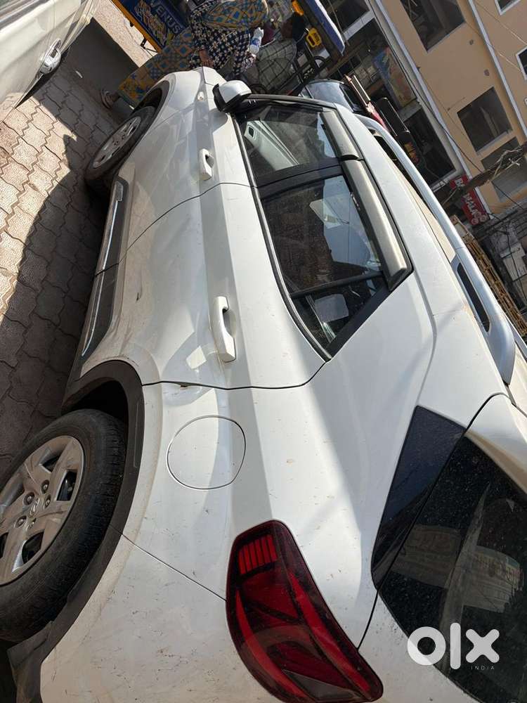 Hyundai Venue 2022 Petrol Well Maintained