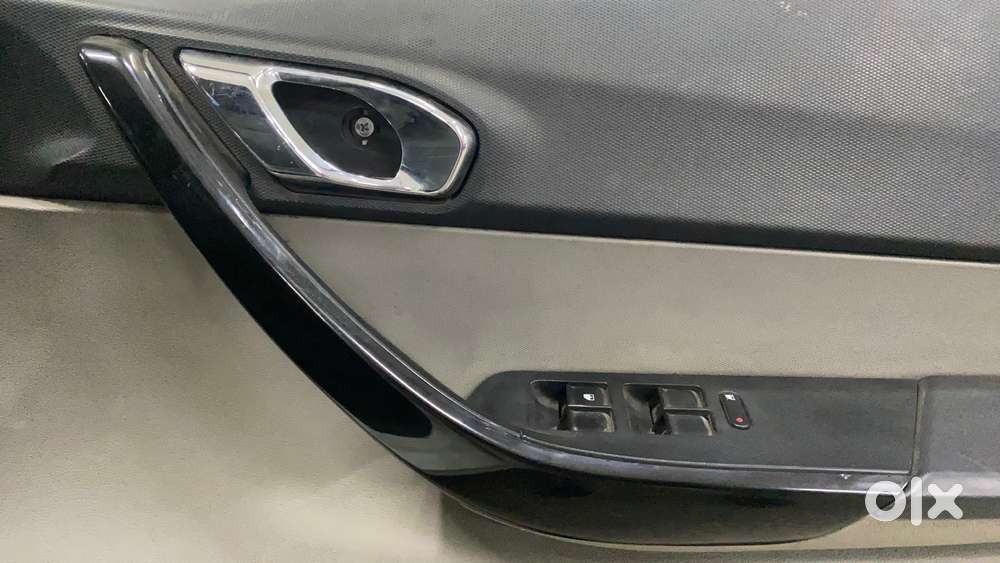 Tata Tiago 1.2 Revotron Xza, 2018, Petrol