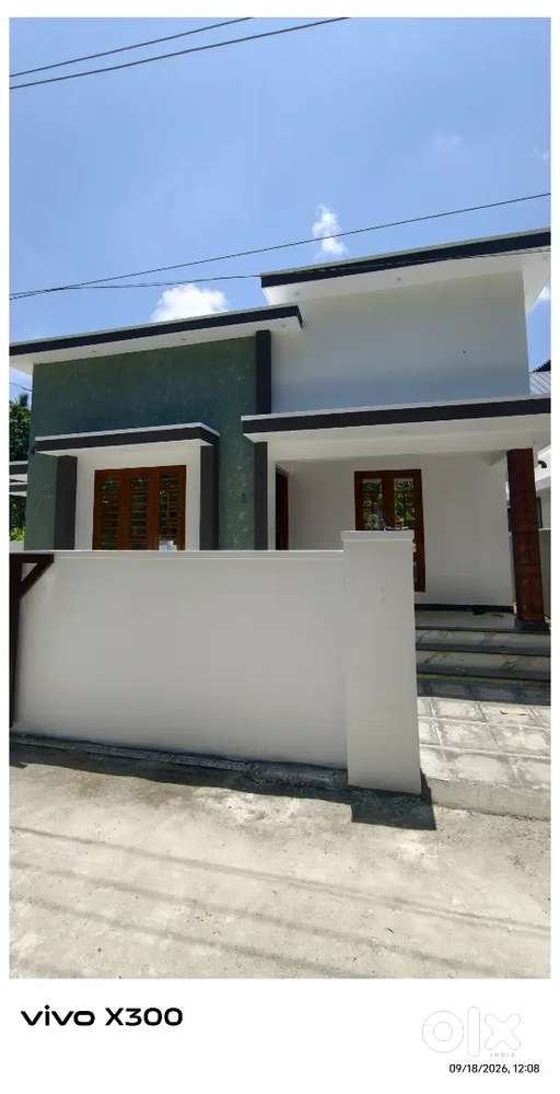 3.700.cent. 900.sq. 3.bed