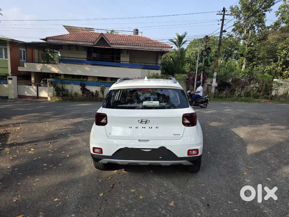 Well Maintained Hyundai Venue 2022 Turbo Petrol Under Company Warranty