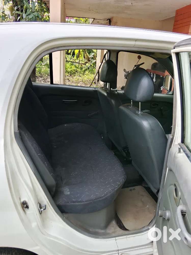 Hyundai Santro 2003, കഴിഞ്ഞ 13 വർഷങ്ങളായി ഡോക്ടറുടെ ഉപയോഗത്തിലുള്ളത്.