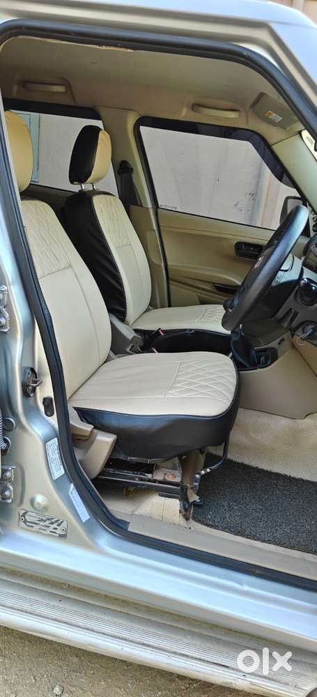 Mahindra Tuv 300 T4 Plus, 2017