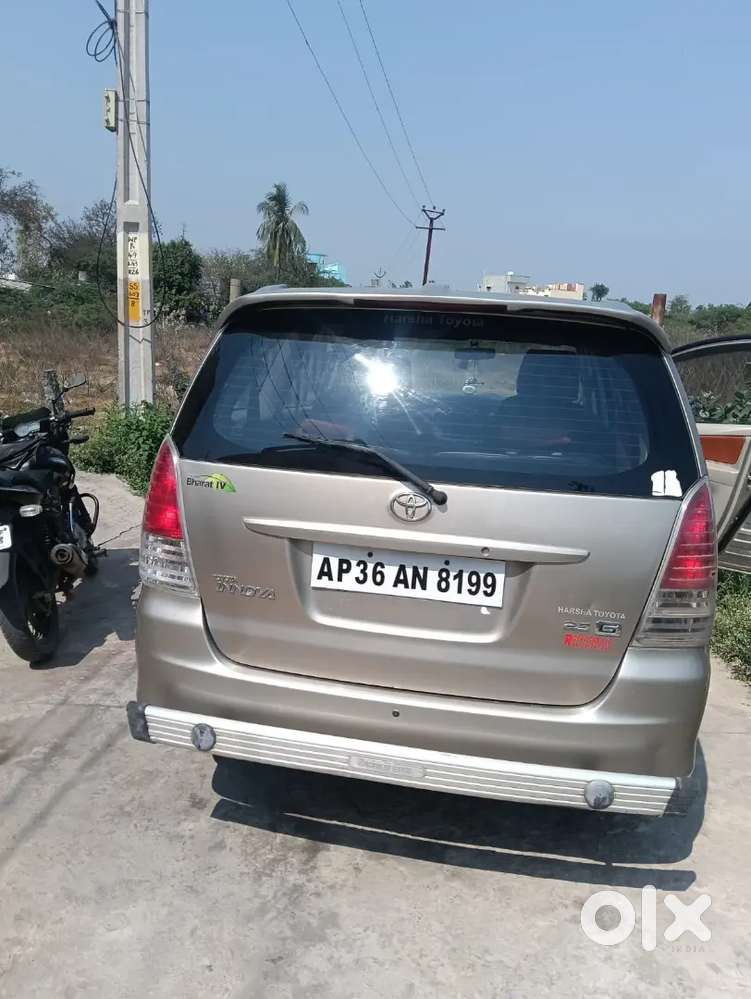 Toyota Innova Hycross 2011 Petrol 200000 Km Driven