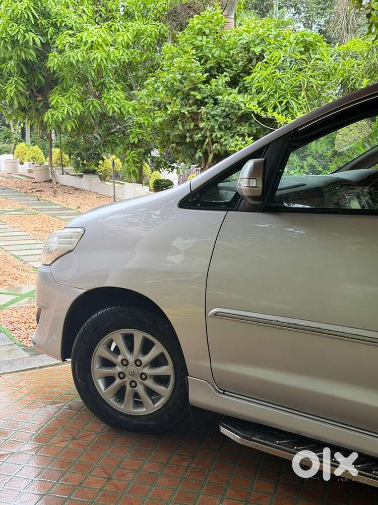 Toyota Innova 2013 V Original Kerala