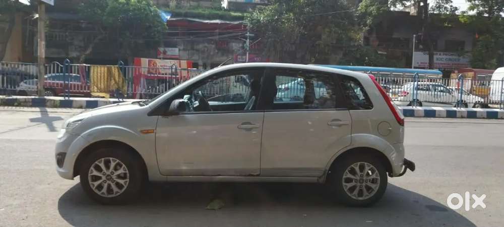 Ford Figo Petrol Titanium, 2014, Petrol