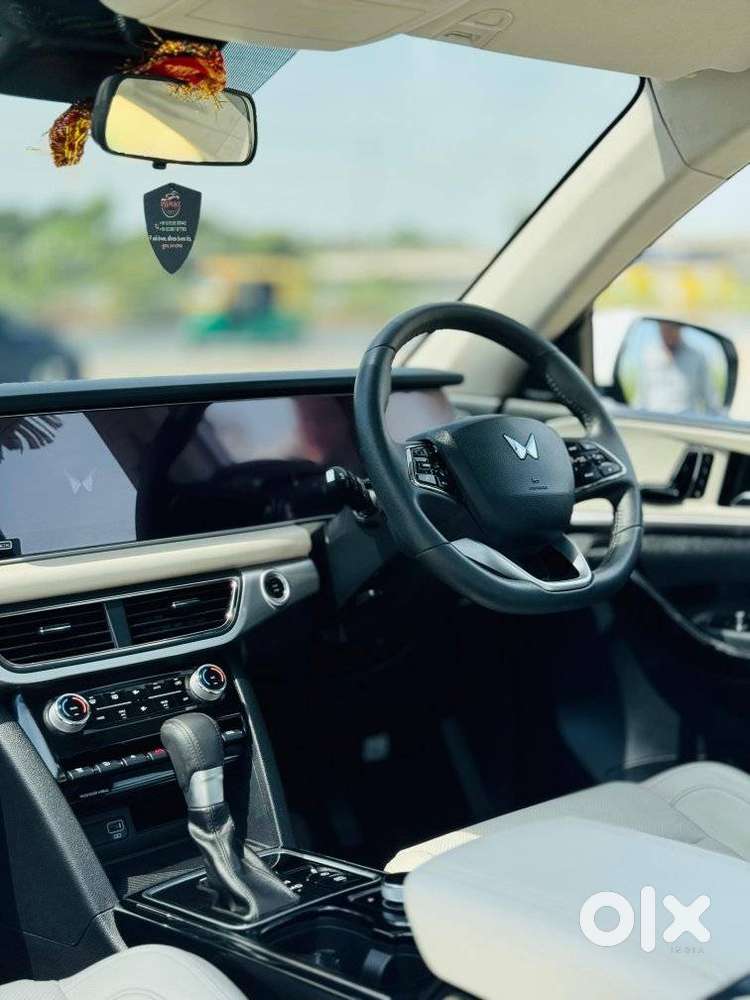 Mahindra Xuv700 Ax7 Luxury Pack Awd, 2025, Diesel