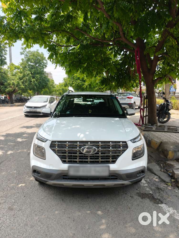 Hyundai Venue 2020 Petrol Well Maintained