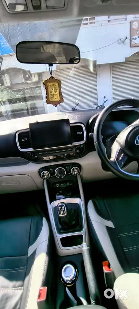 Hyundai Venue 2023 Diesel 22100 Km Driven
