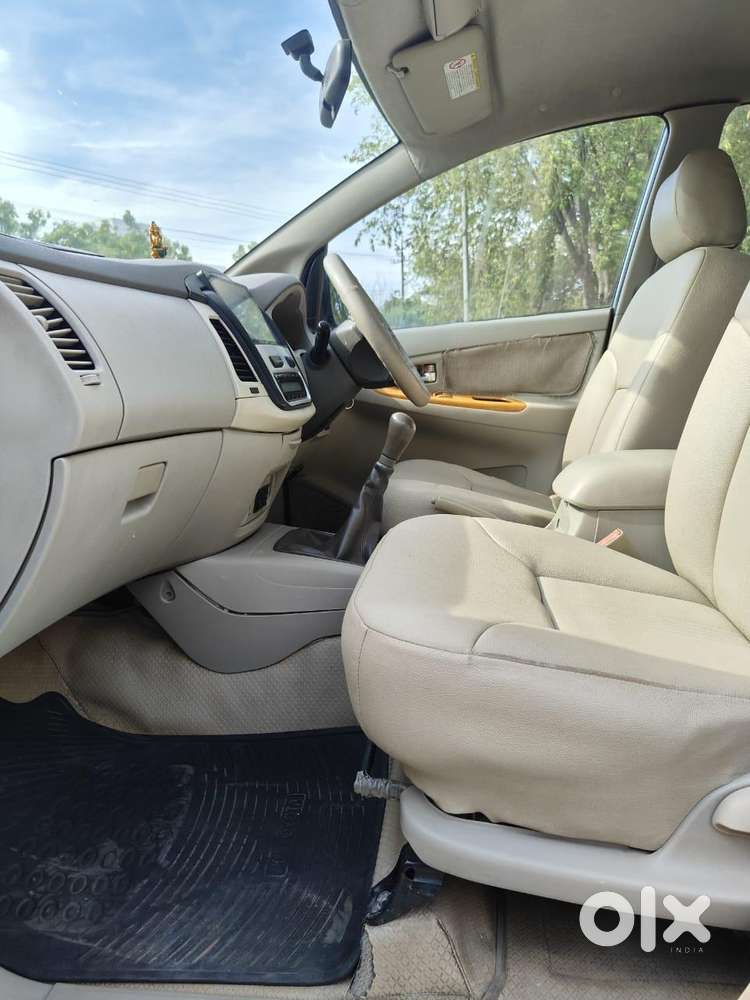 Toyota Innova 2.5 V 7 Str, 2011, Diesel