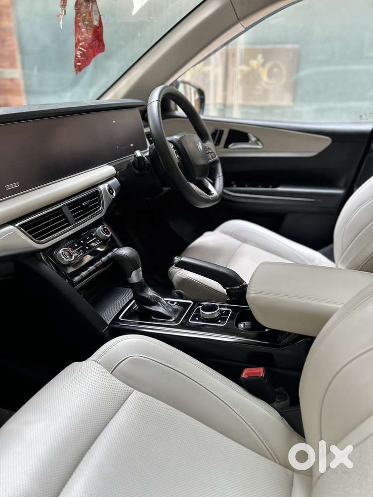 Mahindra Xuv700 2.2 Ax 7 Diesel At Str, 2024, Diesel