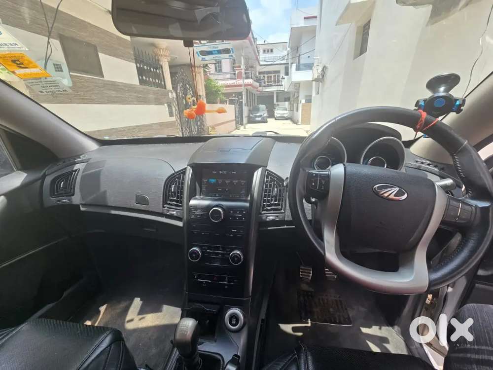 Mahindra Xuv500 W10 2017