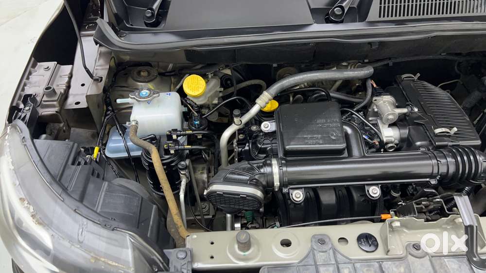 Renault Triber Rxz, 2022, Petrol