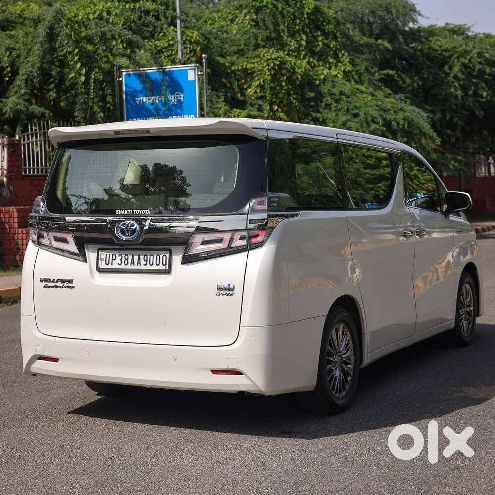 Toyota Vellfire 2.5 Executive Lounge, 2023, Petrol