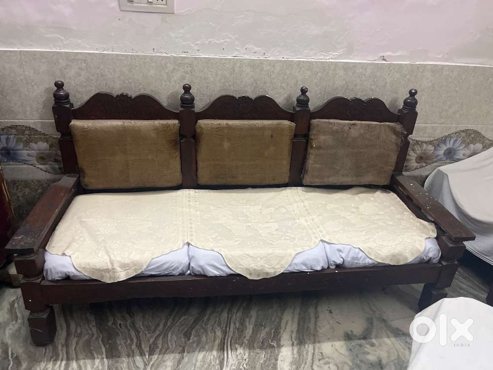 Old Furniture Buy Sell Used Furniture in Delhi OLX