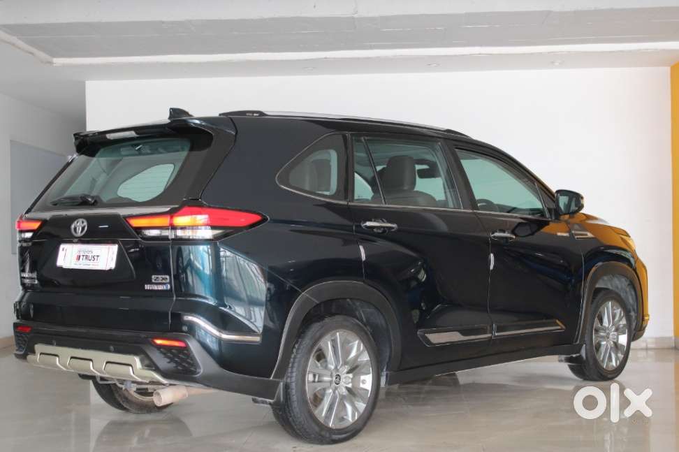 Toyota Innova Hycross 2.0 Zx Hybrid 7 Str, 2024, Petrol