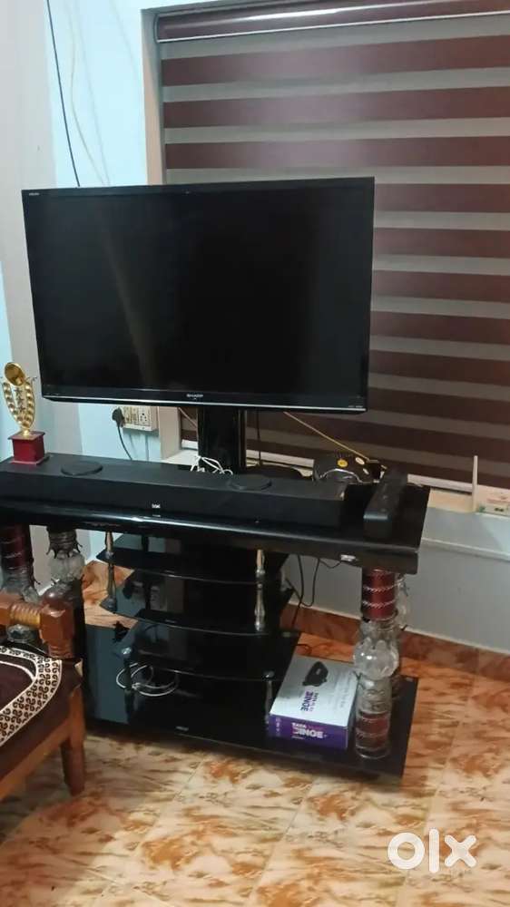TV stand Rs 5800