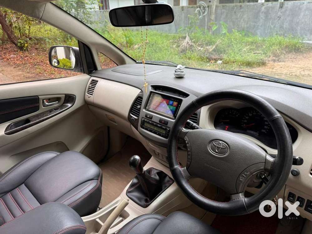 Toyota Innova 2011 Diesel 200000 Km Driven ,insurance Till December