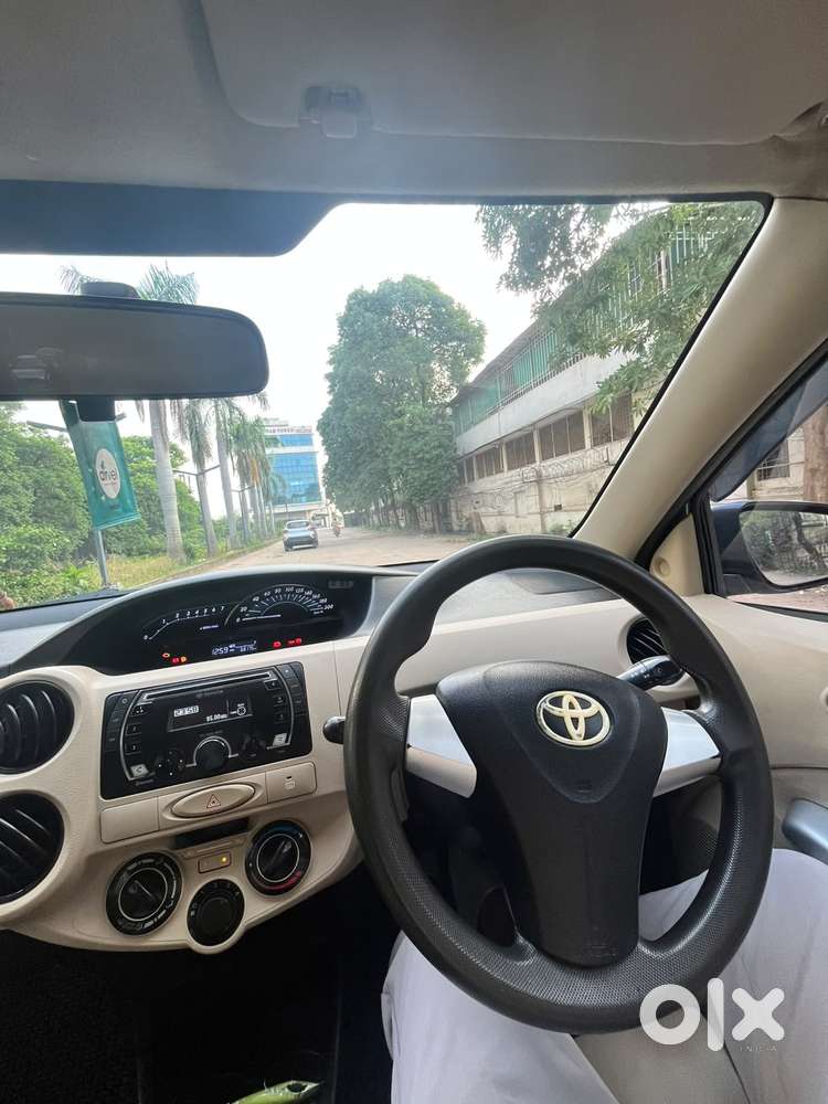 Toyota Etios Liva V Limited, 2017, Petrol