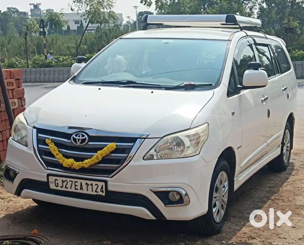 Toyota Innova 2015 Diesel 225000 Km Driven