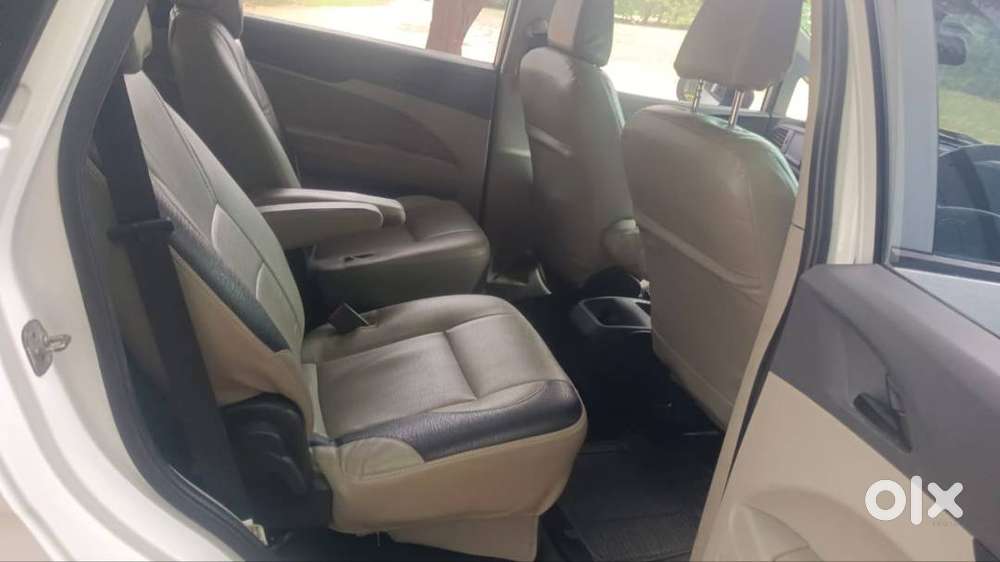 Mahindra Marazzo M2