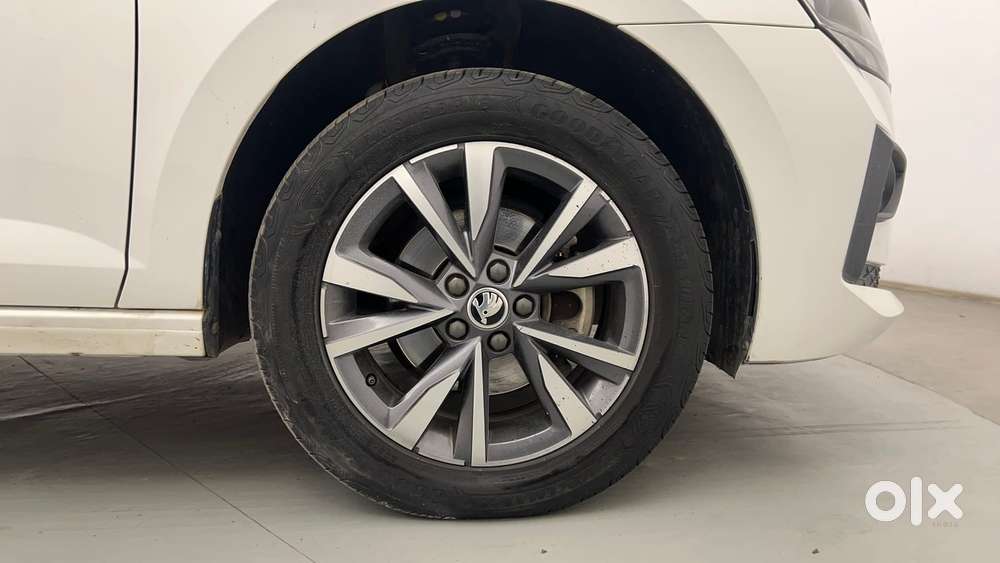 Skoda Slavia Style 1.0l Tsi At, 2023, Petrol