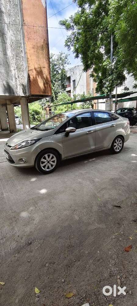 Ford Fiesta Petrol Titanium Plus, 2012, Cng & Hybrids