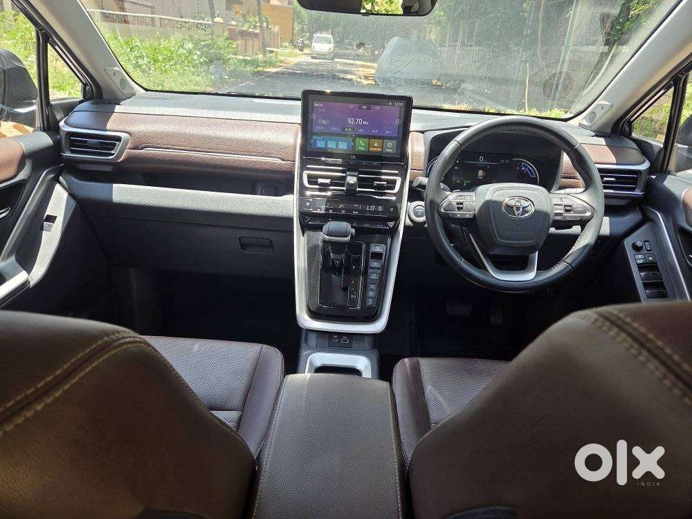 Toyota Innova Hycross 2.0 Zx (o) Hybrid 7 Str, 2023, Petrol