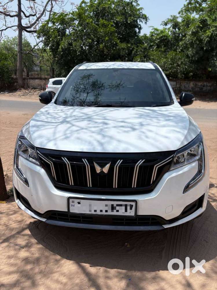Mahindra Xuv700 2.0 Ax 3 Petrol Mt 5 Str, 2023, Petrol