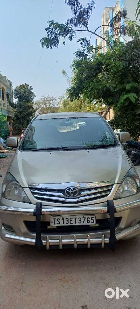 Toyota Innova 2.5 G (diesel) 8 Seater, 2011, Diesel