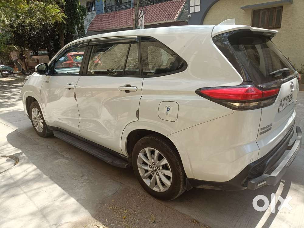 Toyota Innova Hycross 2.0 Vx Hybrid 8 Str, 2024