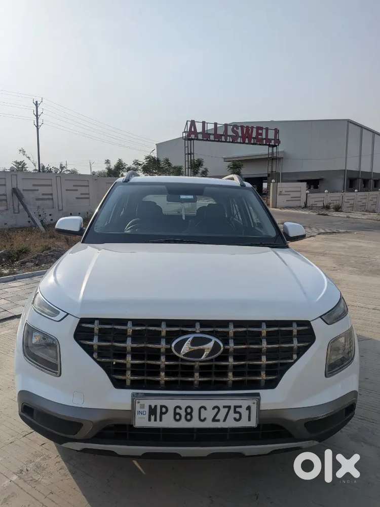 Brand New Venue Top Condition Petrol Variant