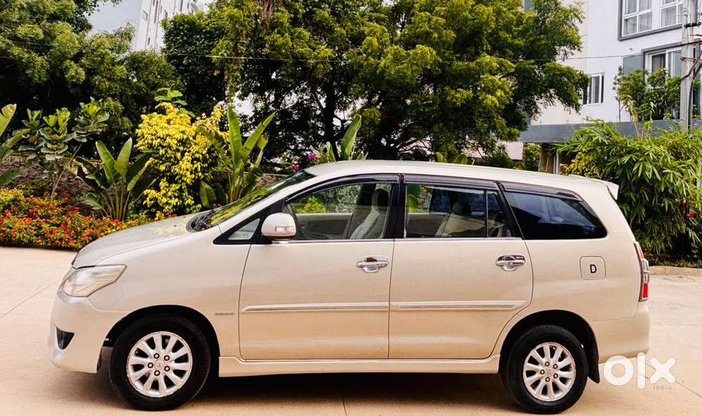 Toyota Innova 2.5 Ev Diesel Ms 8 Str Bsiii, 2012, Diesel