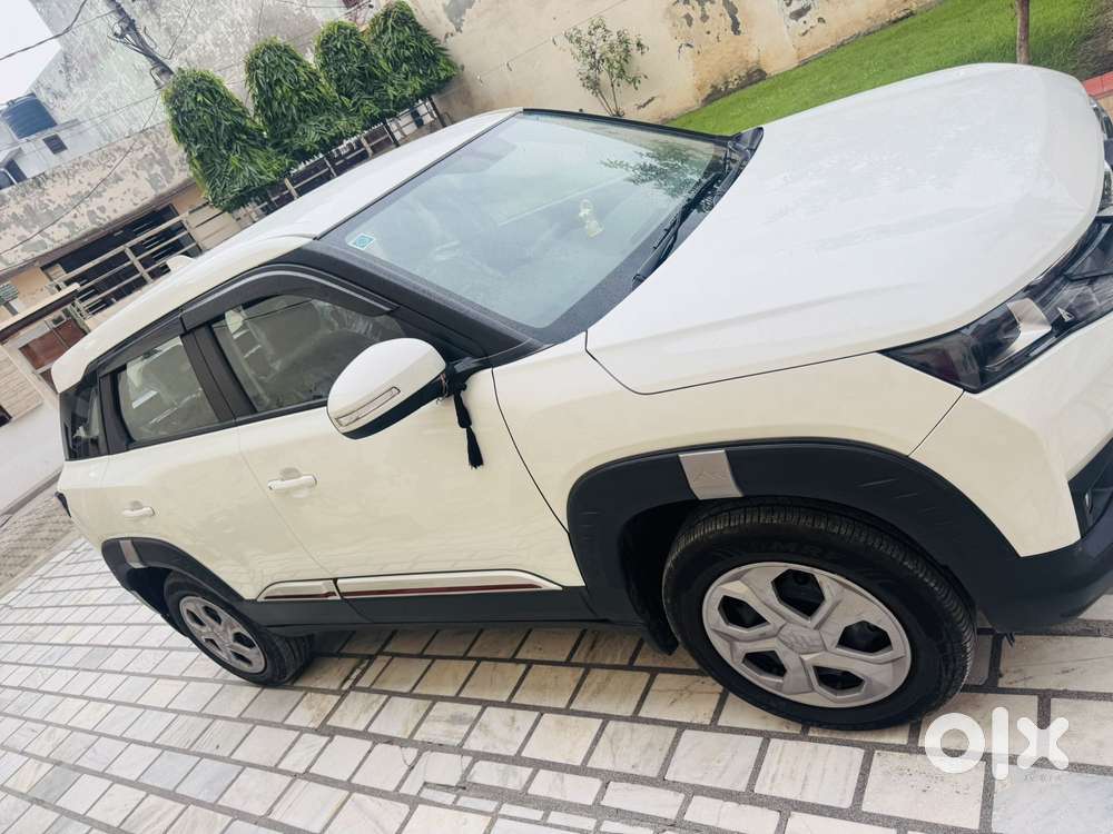 Maruti Suzuki Brezza 1.5 Vxi At Smart Hybrid, 2025, Petrol