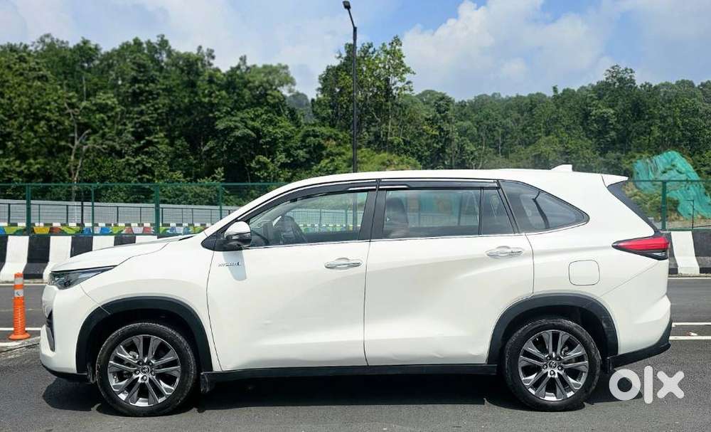Toyota Innova Hycross 2.0 Zx (o) Hybrid 7 Str, 2024, Petrol