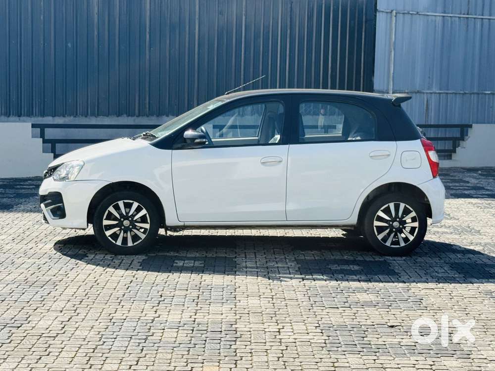 Toyota Etios Liva V Dual Tone, 2018, Petrol