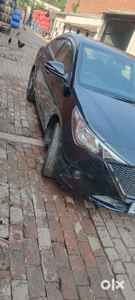 Hyundai Verna 1.5 Sx (o) Turbo Petrol Mt Dual Tone, 2023, Petrol