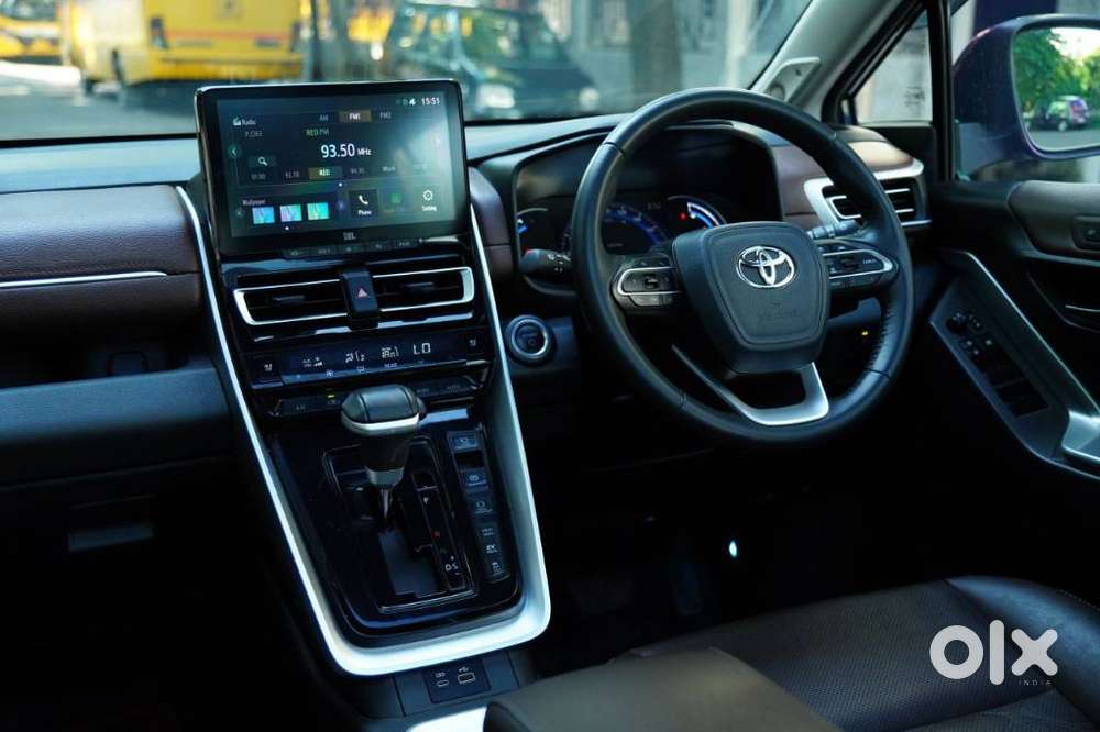 Toyota Innova Hycross 2.0 Zx Hybrid 7 Str, 2023, Petrol