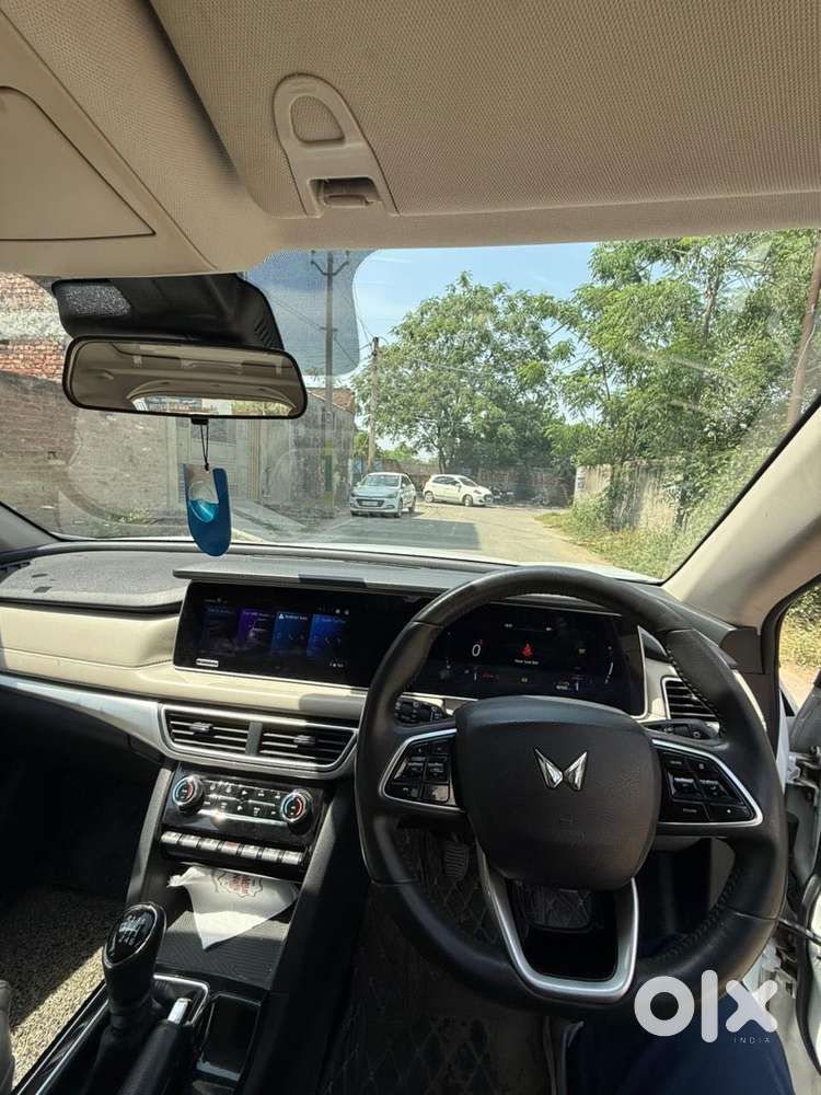 Mahindra Xuv700 2.2 Ax 7 Diesel Mt Luxury Pack Str, 2022, Diesel