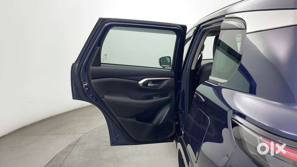 Maruti Suzuki Grand Vitara 1.5 Alpha Plus Intelligent Hybrid Ecvt, 2..