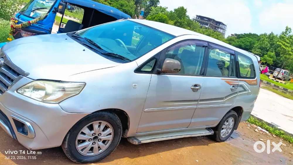 Toyota Innova 2.5 V Model 2011 Urgent Sale