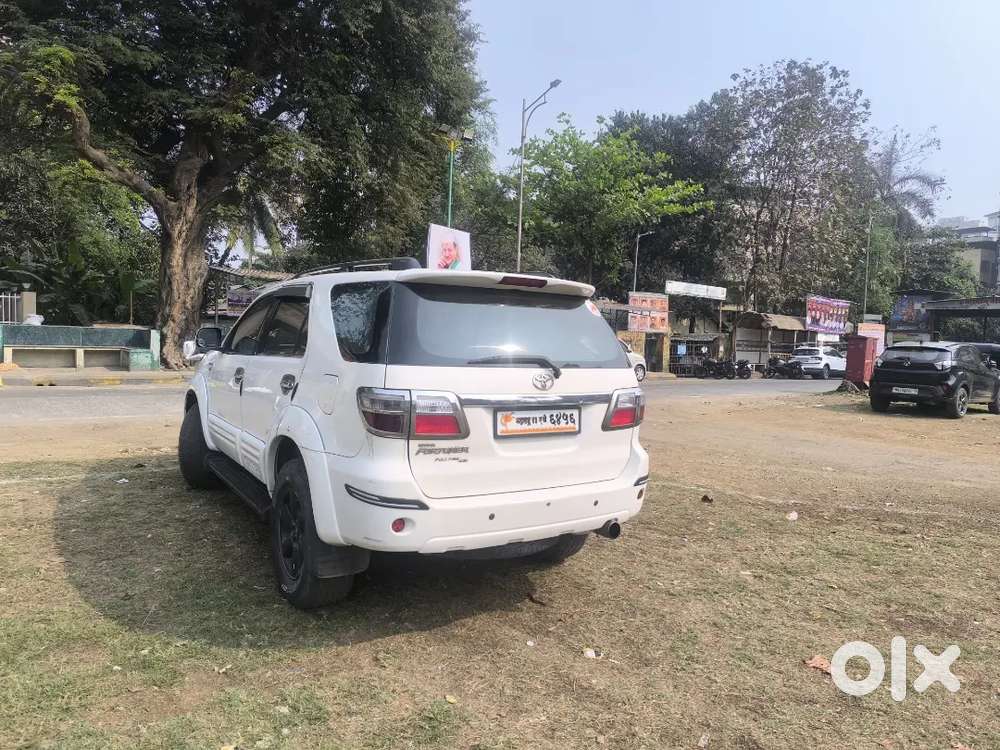 Toyota Fortuner Legender 2011 Diesel 300000 Km Driven