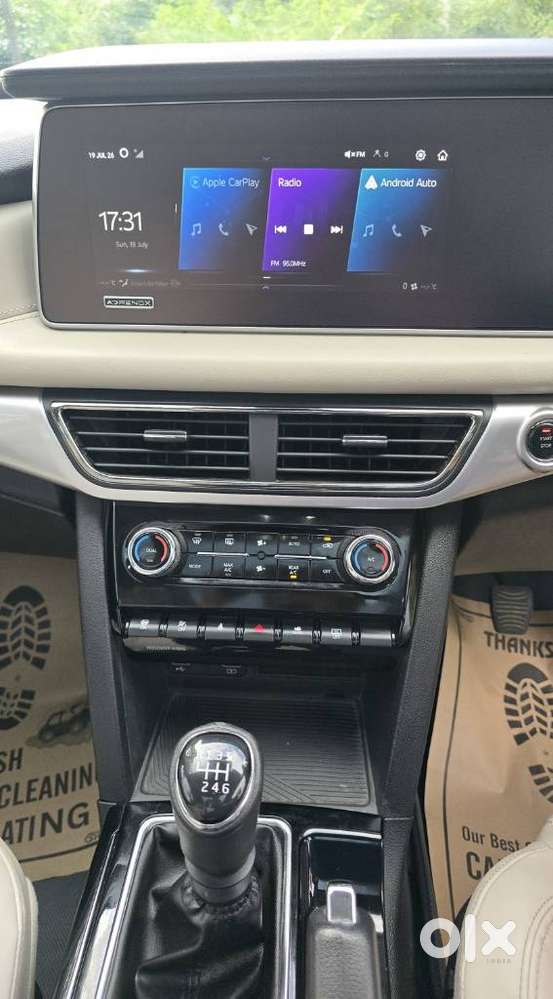Mahindra Xuv700 2.0 Ax 7 Petrol Mt Str, 2024, Petrol
