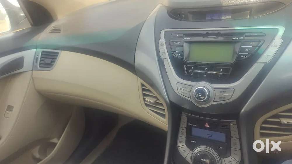 Hyundai New Elantra 2012 Diesel 89000 Km Driven
