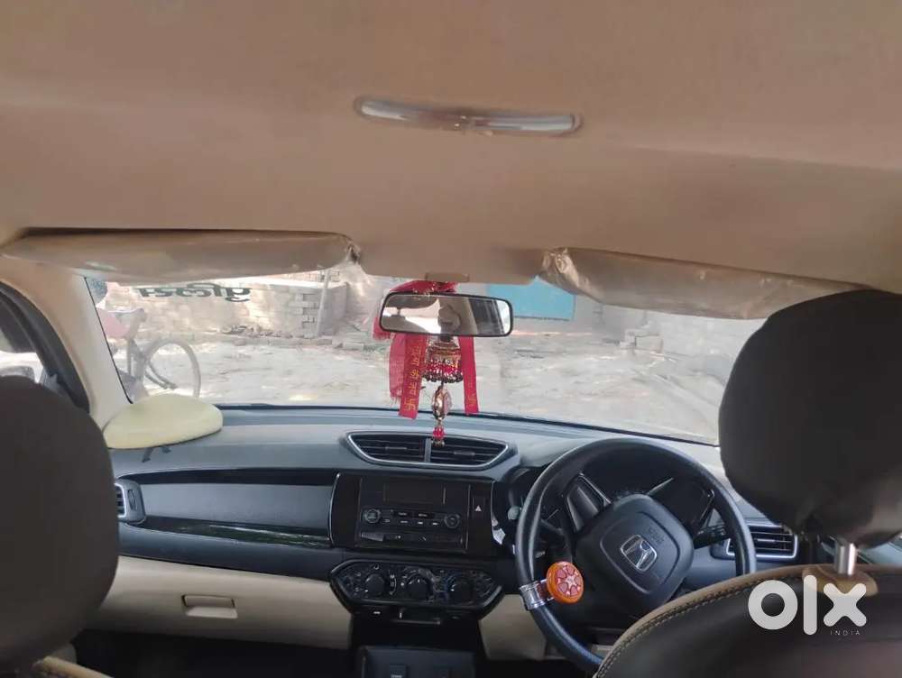 Car Chalane Wala Koi Nhi Hai. Isiliy Sell Kr Rahe Hai
