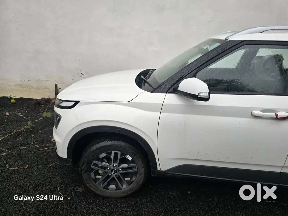 Hyundai Venue 2024 Petrol 6500 Km Driven