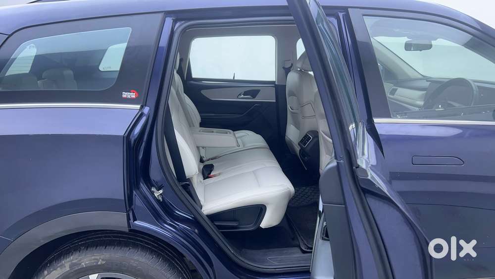 Mahindra Xuv700 2.0 Ax 7 Petrol At Str, 2022, Petrol