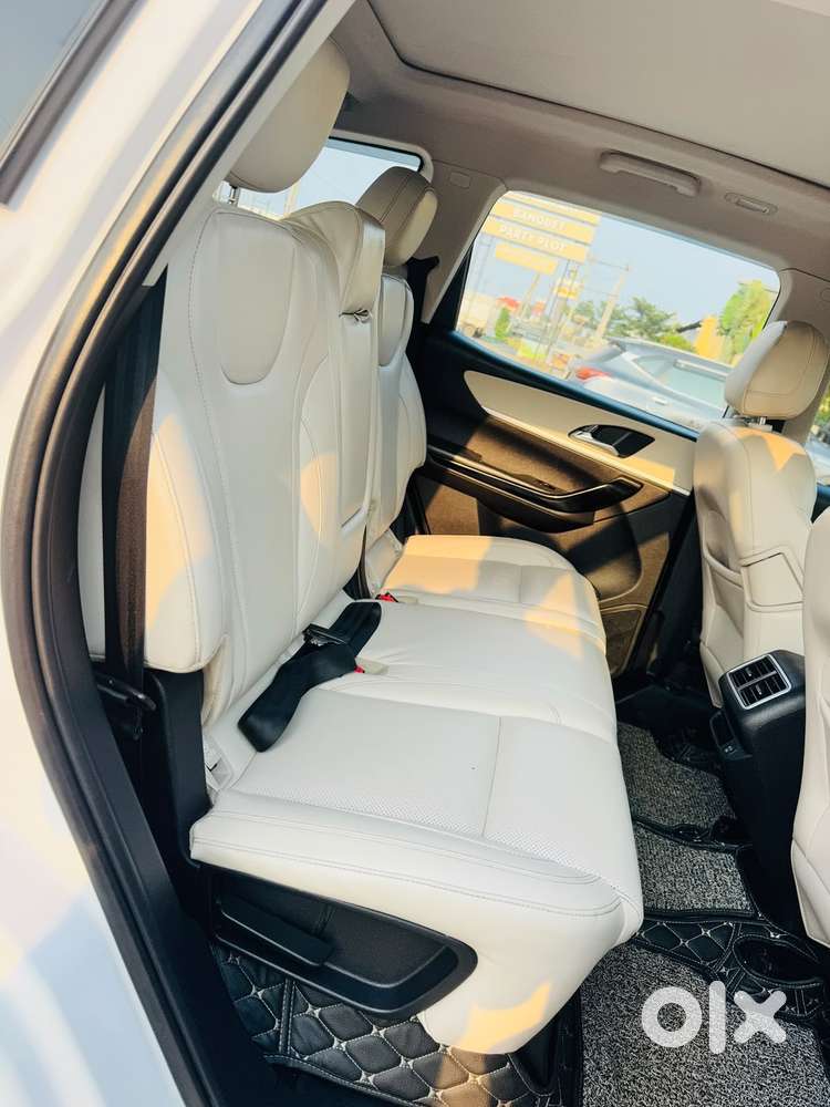 Mahindra Xuv700 2.2 Ax 7 Diesel At Str, 2022, Diesel