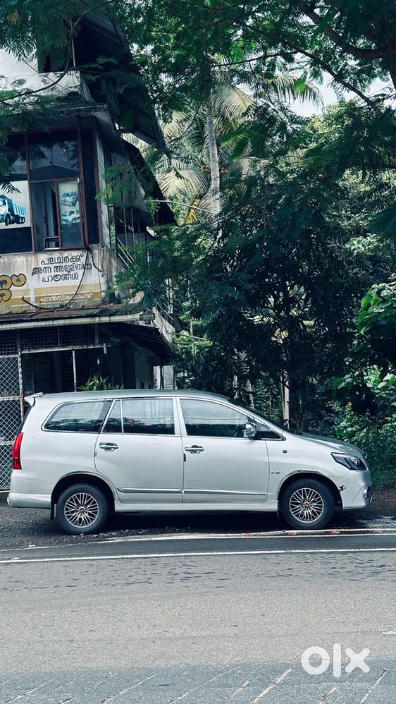 Toyota Innova 2.5 G  2013  7 Seater  Tastefully Modified